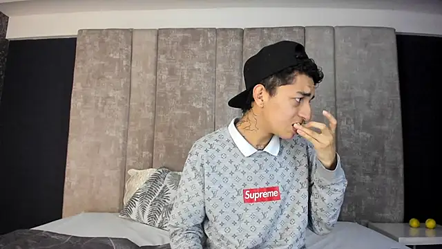 NickandAbby  online show from February 2026 07:25:02 PM