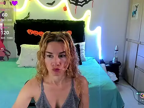 Snapshot of angie_blondies chatting on October 2025 03:09:02 PM angie blondies online show from October 2025 03:09:02 PM