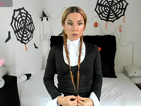 Snapshot of angie_blondies chatting on October 2025 03:57:02 PM angie blondies online show from October 2025 03:57:02 PM