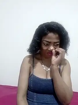 Snapshot of SEXYMOANSXX chatting on October 2025 05:03:02 AM SEXYMOANSXX online show from October 2025 05:03:02 AM