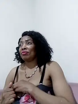 Snapshot of SEXYMOANSXX chatting on October 2025 08:18:02 PM SEXYMOANSXX online show from October 2025 08:18:02 PM