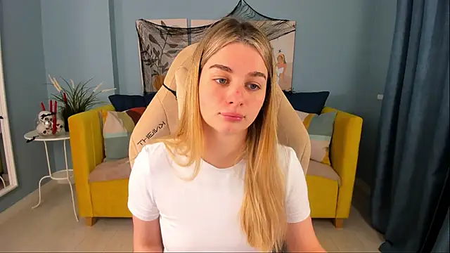 SweetyLicky online show from October 2025 04:00:01 PM