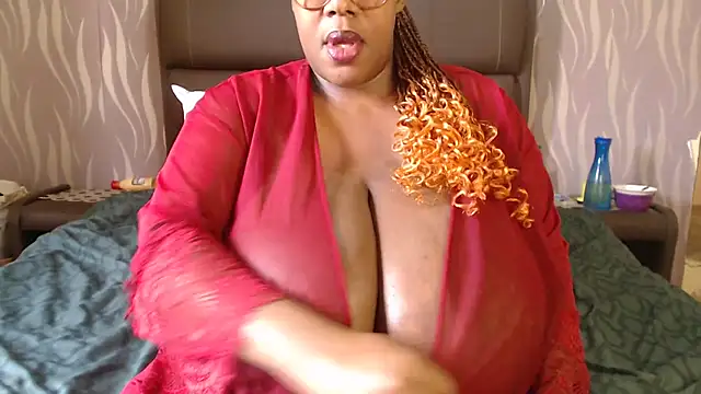 Snapshot of BoobsQueen46K chatting on April 2026 10:21:02 AM BoobsQueen46K online show from April 2026 10:21:02 AM