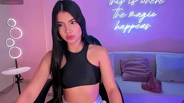 MiaLaurence online show from February 2026 11:53:01 AM