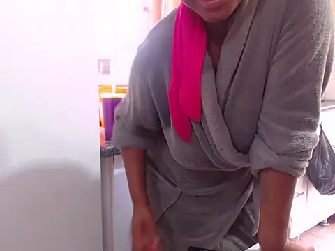 Snapshot of CouplesX96xx chatting on November 2025 11:47:01 AM CouplesX96xx online show from November 2025 11:47:01 AM