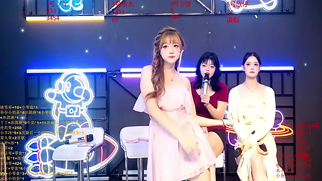 EYgirl222 online show from October 2025 08:20:01 AM