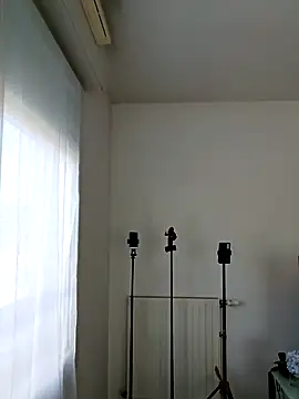 iamlalamilano online show from April 2026 11:13:02 AM