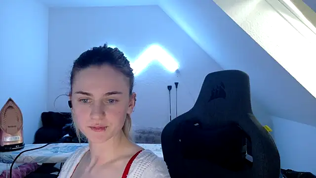 Snapshot of Melly4You chatting on May 2026 03:52:02 PM Melly4You online show from May 2026 03:52:02 PM