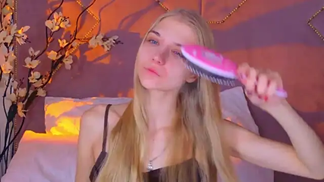 4example Chloe online show from November 2025 10:27:01 AM