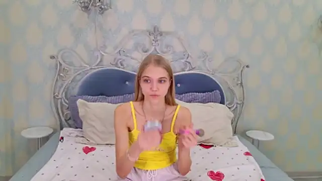 4example Chloe online show from November 2025 10:36:01 AM