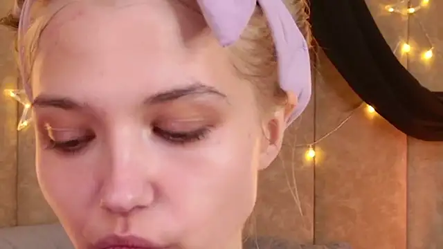 4example Chloe online show from April 2026 05:21:01 AM