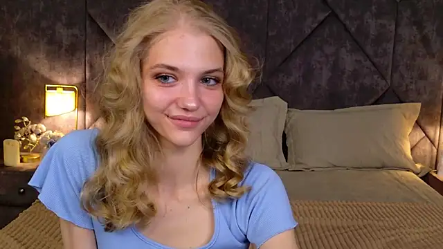 4example Chloe online show from April 2026 05:44:02 AM