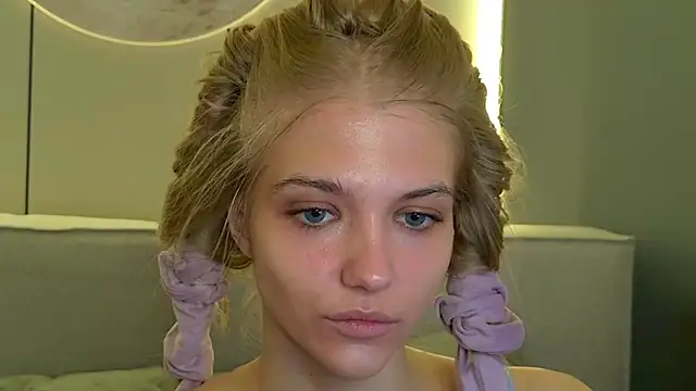 4example Chloe online show from April 2026 05:14:02 AM