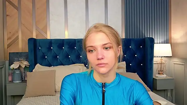 4example Chloe online show from April 2026 05:21:02 AM