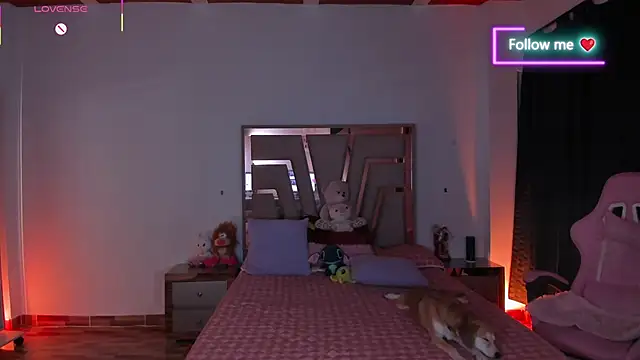 lunaarose online show from April 2026 04:46:02 AM