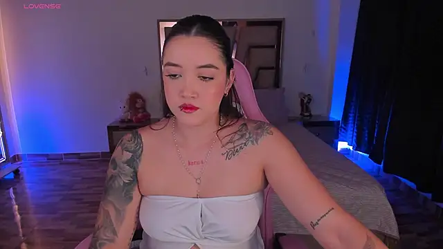 Snapshot of lunaarose chatting on May 2026 02:41:01 AM lunaarose online show from May 2026 02:41:01 AM