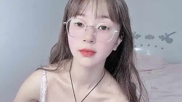 nini a online show from September 2025 04:45:02 AM