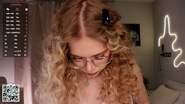Snapshot of BeatrixCharton chatting on October 2025 07:00:01 PM BeatrixCharton online show from October 2025 07:00:01 PM