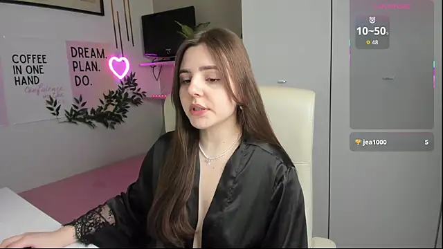 LiaWoow online show from September 2025 06:46:01 AM