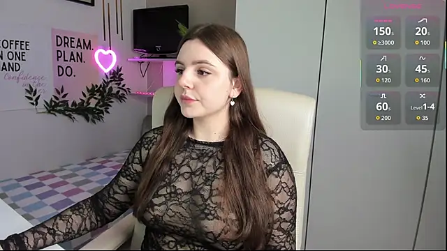 LiaWoow online show from October 2025 09:08:01 AM