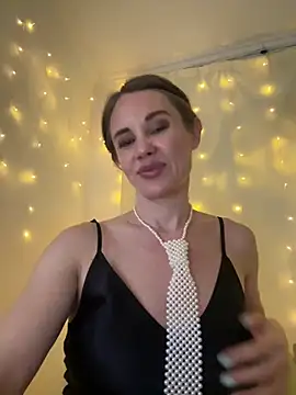 Snapshot of LucieMack chatting on June 2026 05:46:02 PM LucieMack online show from June 2026 05:46:02 PM