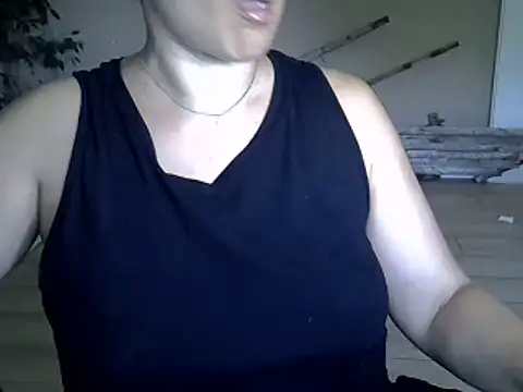 ITALIANASISIXX online show from June 2026 12:47:02 PM