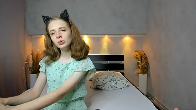 Camilla Kelly online show from September 2025 12:14:01 AM