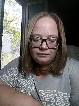 Snapshot of LillyWilly chatting on October 2025 10:45:01 AM LillyWilly online show from October 2025 10:45:01 AM
