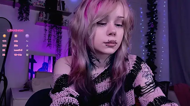 Lollyshy online show from December 2025 10:00:02 AM