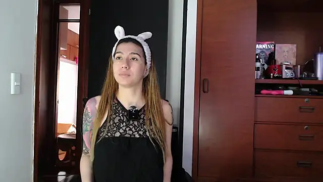 karlamoon23 online show from September 2025 08:56:02 PM