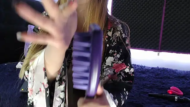 karlamoon23 online show from October 2025 01:25:01 AM