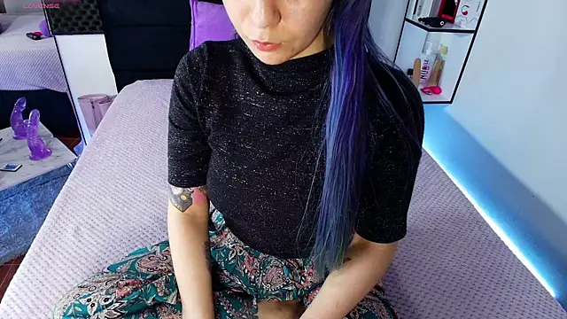 karlamoon23 online show from April 2026 12:00:01 AM