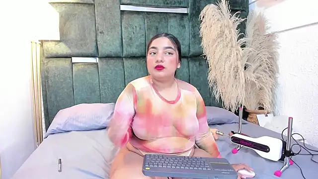 Chloe jackson25 online show from February 2026 06:37:02 PM