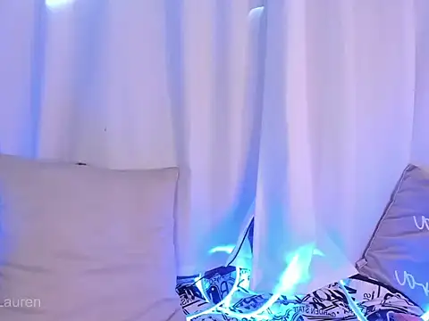 Laurenn 2 online show from November 2025 03:55:01 PM