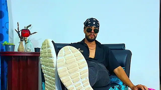 Snapshot of DaveSoldier chatting on October 2025 05:50:02 AM DaveSoldier online show from October 2025 05:50:02 AM