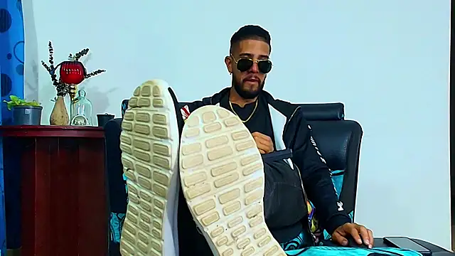 Snapshot of DaveSoldier chatting on October 2025 04:11:01 AM DaveSoldier online show from October 2025 04:11:01 AM