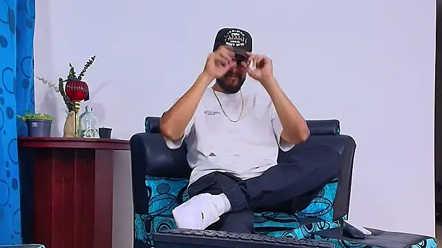 Snapshot of DaveSoldier chatting on October 2025 04:51:02 AM DaveSoldier online show from October 2025 04:51:02 AM