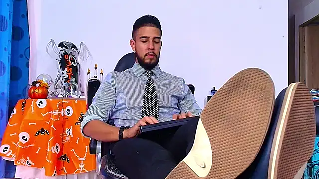 Snapshot of DaveSoldier chatting on November 2025 07:13:02 PM DaveSoldier online show from November 2025 07:13:02 PM