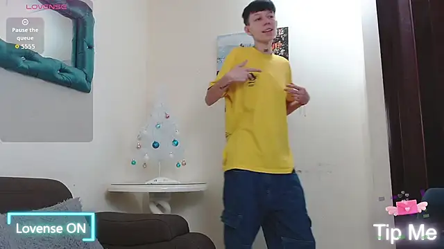 LiamBrown09 online show from December 2025 07:23:02 PM