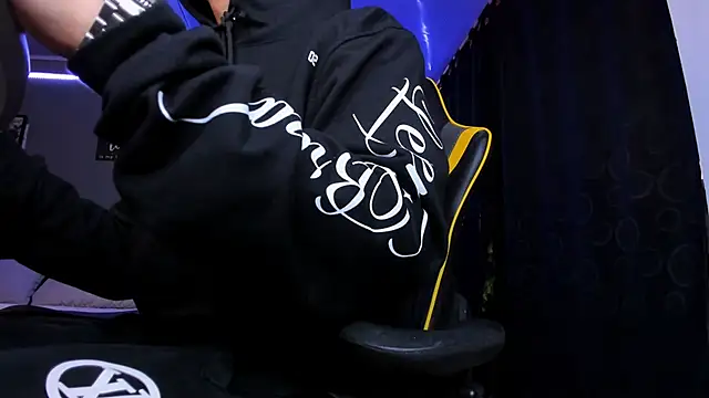 Snapshot of alexgiraldo__ chatting on December 2025 12:25:01 PM alexgiraldo online show from December 2025 12:25:01 PM