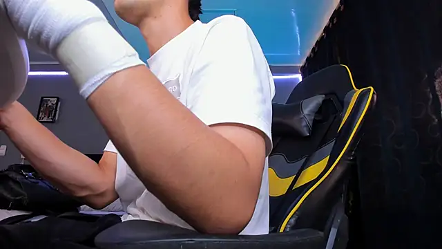 Snapshot of alexgiraldo__ chatting on December 2025 08:16:02 PM alexgiraldo online show from December 2025 08:16:02 PM