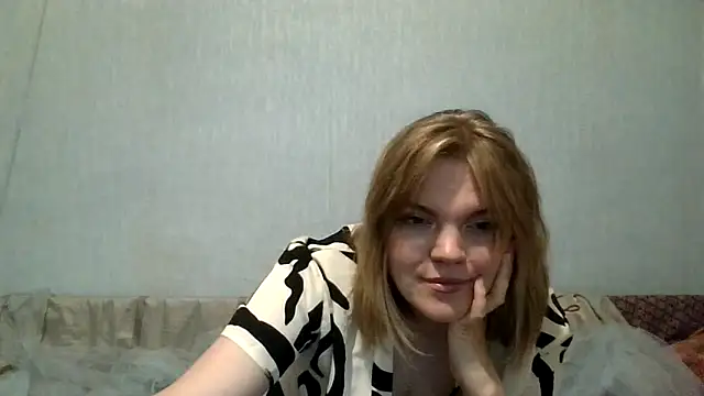 Snapshot of SirWolff chatting on May 2026 08:37:02 PM SirWolff online show from May 2026 08:37:02 PM