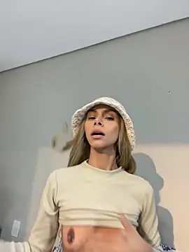 Snapshot of heloagreen_ chatting on September 2025 03:06:01 AM heloagreen online show from September 2025 03:06:01 AM