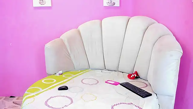 Snapshot of LadyandMaverick chatting on October 2025 05:14:01 AM LadyandMaverick online show from October 2025 05:14:01 AM