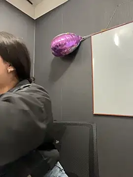 Alyha Cortes online show from February 2026 01:18:01 PM