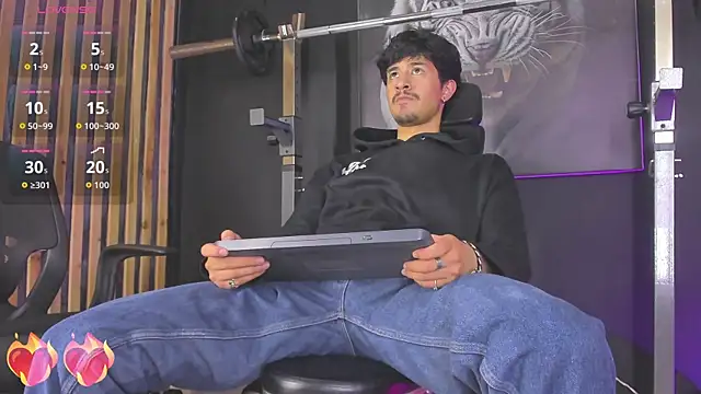 DimitriDeluxe online show from October 2025 08:07:01 PM