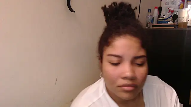 Snapshot of madelene chatting on May 2026 02:27:02 AM madelene online show from May 2026 02:27:02 AM