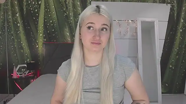 HollyTailors online show from February 2026 06:35:02 AM