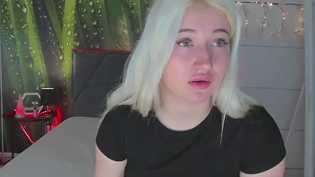 HollyTailors online show from April 2026 05:36:02 AM