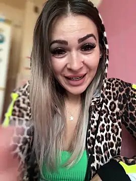 iSelena online show from October 2025 06:05:01 AM